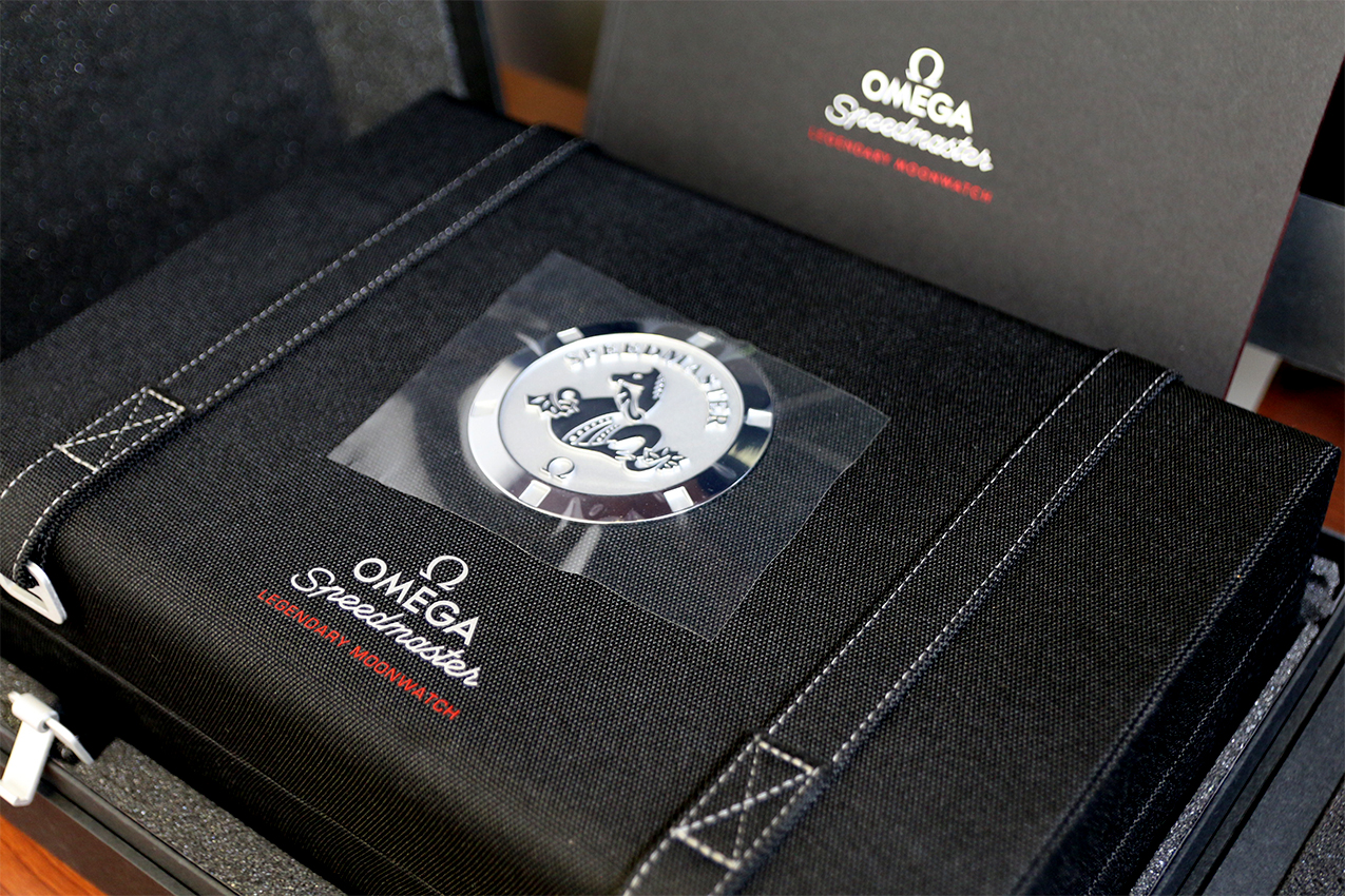 omega speedmaster presentation box